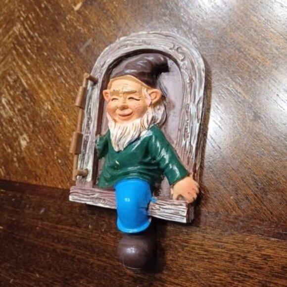 Garden Gnome Statue, Elf Out The Door Tree Hugger, Funny Garden Tree Decoration - Picture 1 of 2